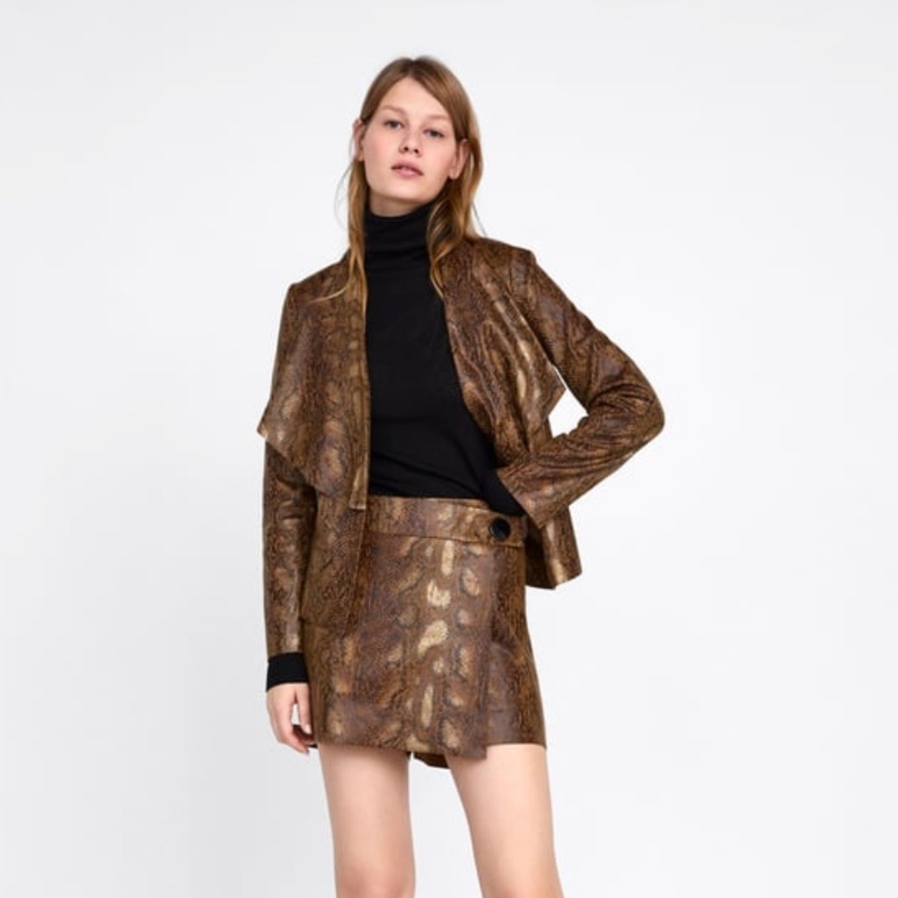 FAUX SUEDE ANIMAL PRINT SKORT